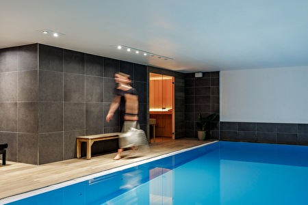 zwembad en sauna in het WP Hotel Saint-Sauveur Blankenberge