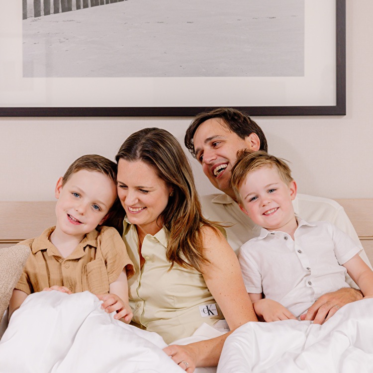 Famille au lit de WP Hotels & Events